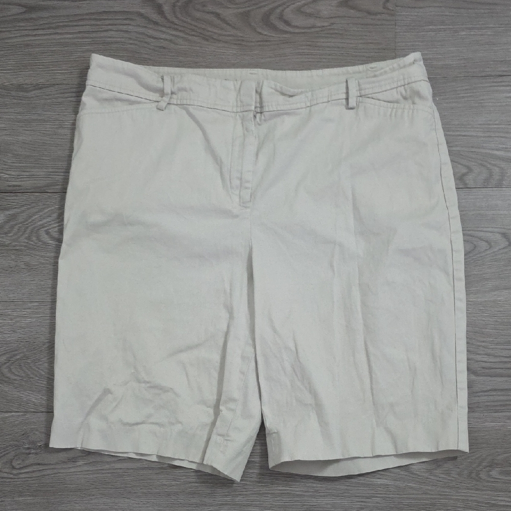 Talbots Cream Women's Bermuda Shorts